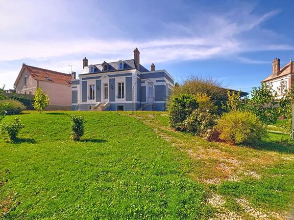 Maison de maître en Bourgogne, 6 pièce(s) 225 m2 sur 4.547 m² terrain