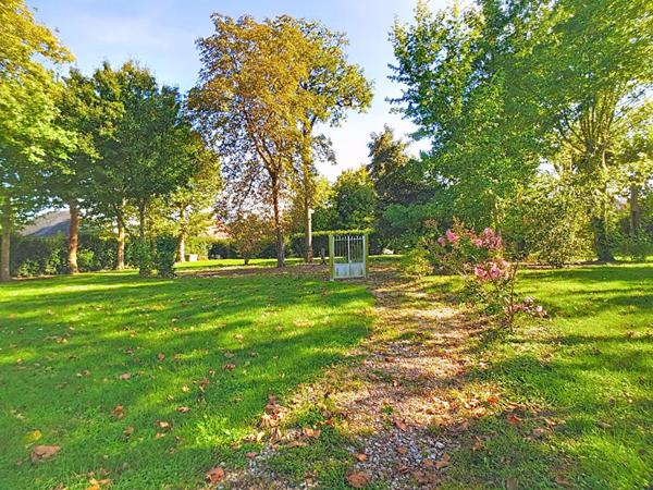 Maison de maître en Bourgogne, 6 pièce(s) 225 m2 sur 4.547 m² terrain
