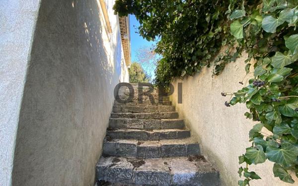 Maison à vendre    7 pièces •  Carpentras