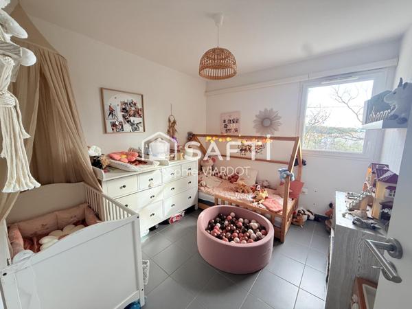 Cuers – Appartement récent de 3 pièces, terrasse, garage