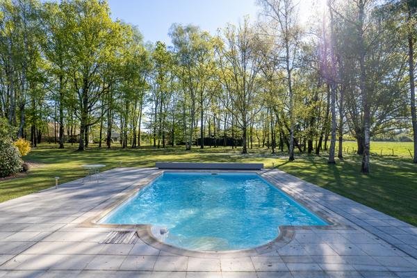Maison Vierzon 245.35 m2 - 9 pièces - 6 chambres -