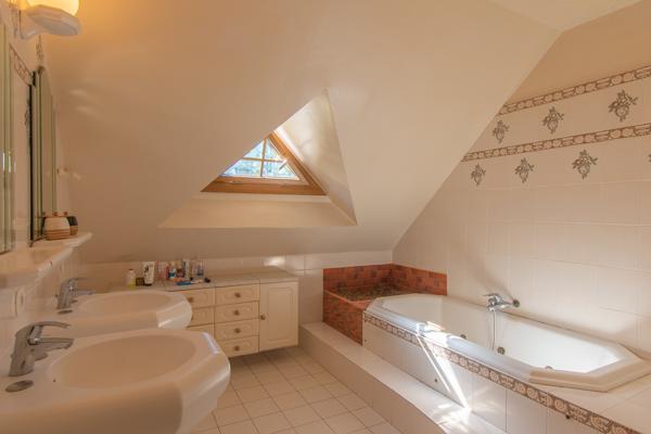 Maison Vierzon 245.35 m2 - 9 pièces - 6 chambres -