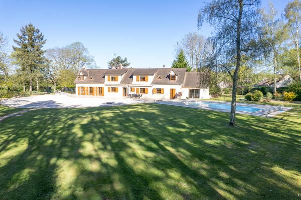 Maison Vierzon 245.35 m2 - 9 pièces - 6 chambres -