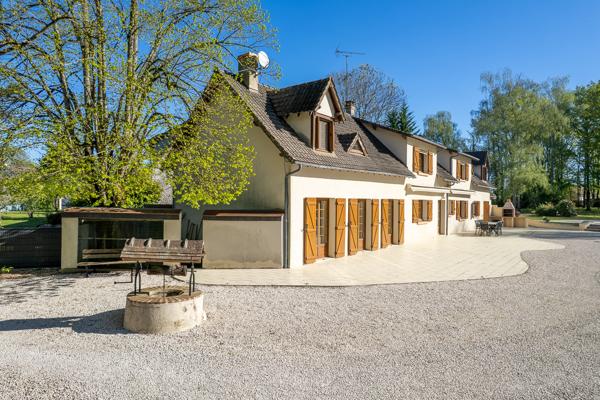 Maison Vierzon 245.35 m2 - 9 pièces - 6 chambres -