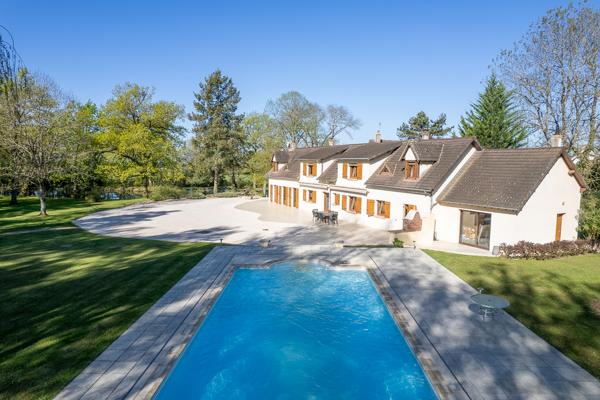 Maison Vierzon 245.35 m2 - 9 pièces - 6 chambres -