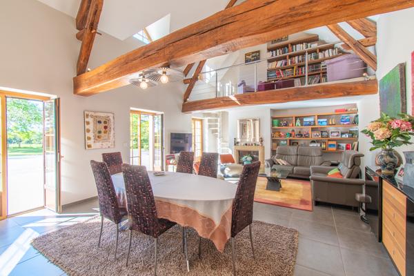 Maison Vierzon 245.35 m2 - 9 pièces - 6 chambres -