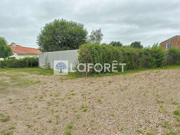 Achat local commercial Le Cellier - 766 m² - 419 750 €