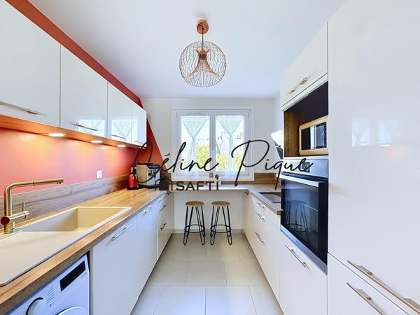 Appartement 4 pièces 3 chambres avec loggia cave et parking!