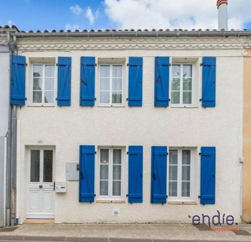 Maison de ville à Hagetmau, 103 m² habitables, terrain de 257 m², 5 pièces dont 3 chambres