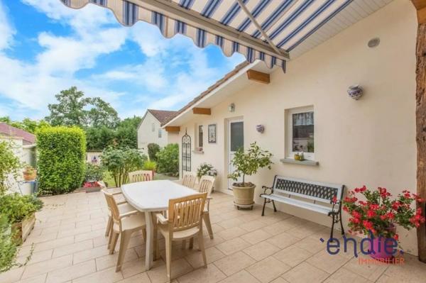 Maison de ville à Hagetmau, 103 m² habitables, terrain de 257 m², 5 pièces dont 3 chambres