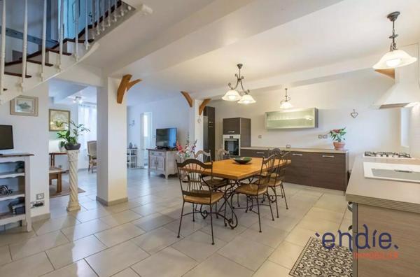 Maison de ville à Hagetmau, 103 m² habitables, terrain de 257 m², 5 pièces dont 3 chambres