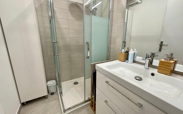 Appartement à vendre    5 pièces • 84,42 m2 Marseille 9