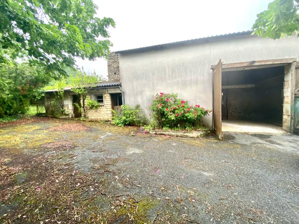 GRANGE brute avec dépendances sur terrain clos