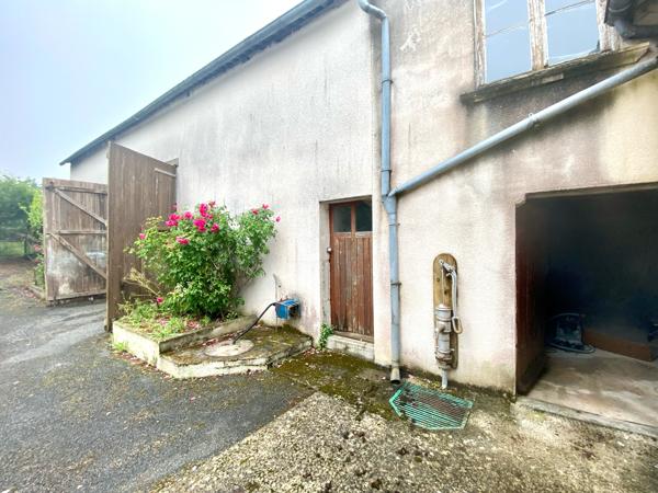 GRANGE brute avec dépendances sur terrain clos