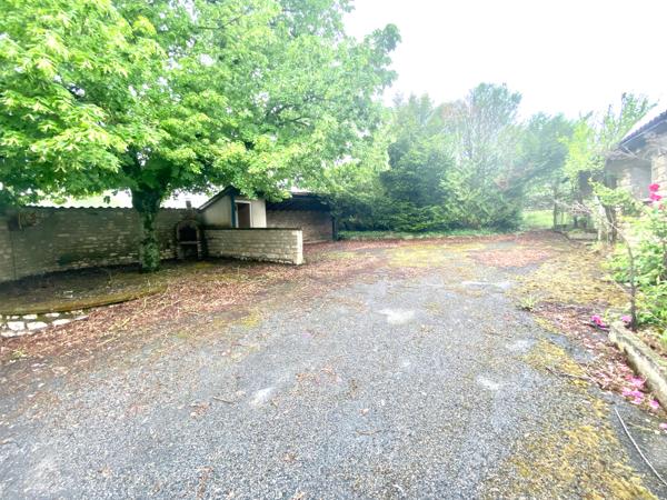 GRANGE brute avec dépendances sur terrain clos