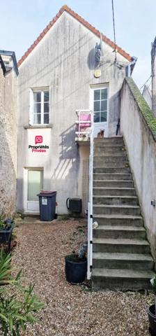 Immeuble de rapport - 90 m² - 4 pièces - local commercial et appartement T2