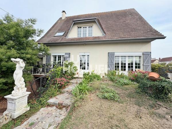 Maison spacieuse à vendre à Oissel - Référence AD1543