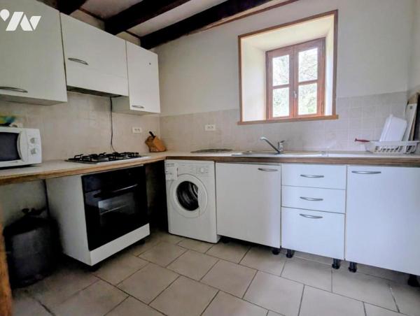 Maison en pierre avec dépendances et terrain