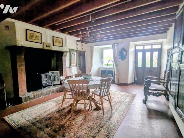 Maison en pierre avec dépendances et terrain