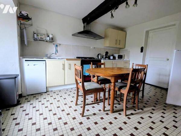 Maison en pierre avec dépendances et terrain