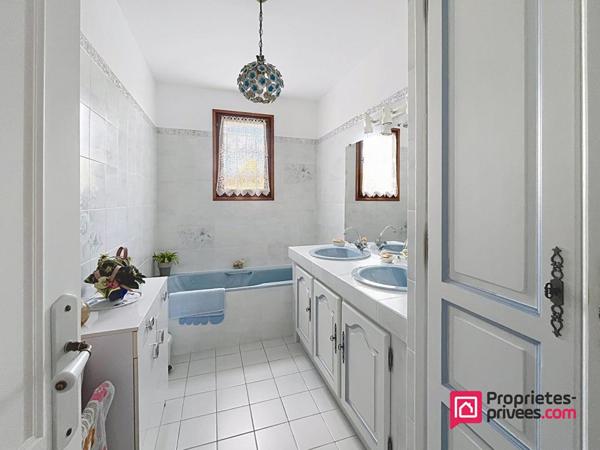 Maison Lagord 5 pièce(s) 123 m2 sur plus de 1000m2 - OFFRE ACCEPTEE PAR LES VENDEURS