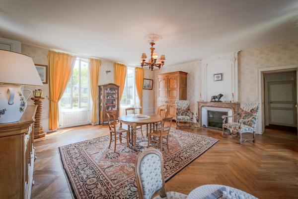 MAGNIFIQUE PROPRIETE AVEC MAISON DE MAITRE ET DEPENDANCES SUR  + DE 3 HA