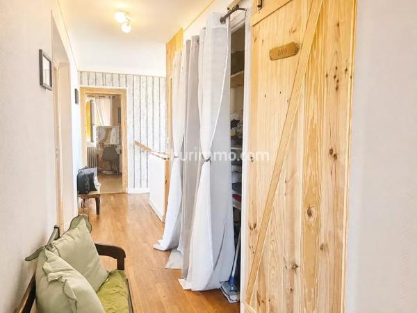 Vente                                                      Maison
                        
                     7 pièces                      189 m2                     à Cousance