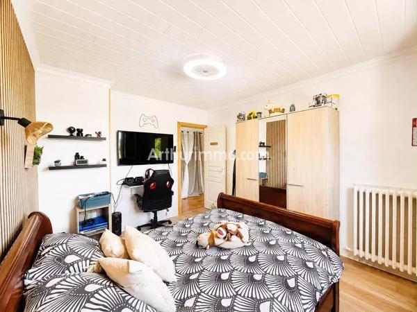 Vente                                                      Maison
                        
                     7 pièces                      189 m2                     à Cousance