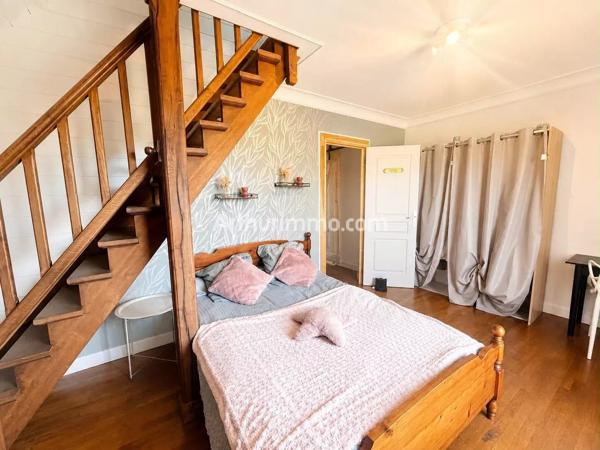 Vente                                                      Maison
                        
                     7 pièces                      189 m2                     à Cousance