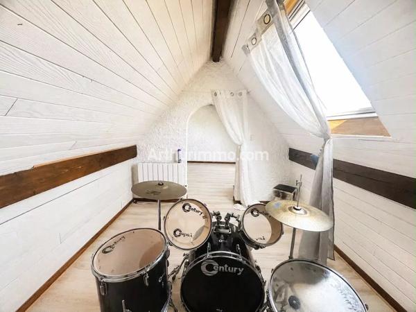 Vente                                                      Maison
                        
                     7 pièces                      189 m2                     à Cousance