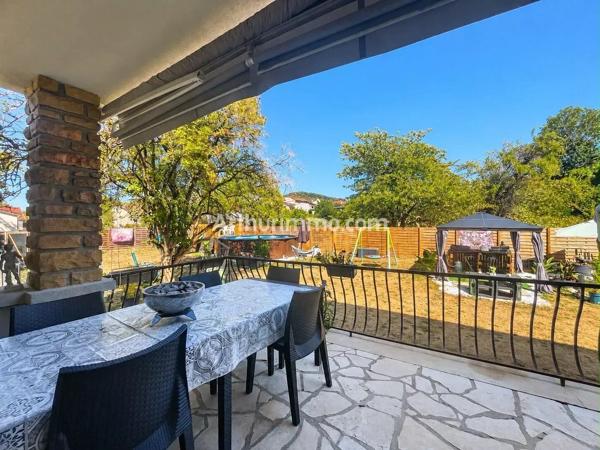 Vente                                                      Maison
                        
                     7 pièces                      189 m2                     à Cousance
