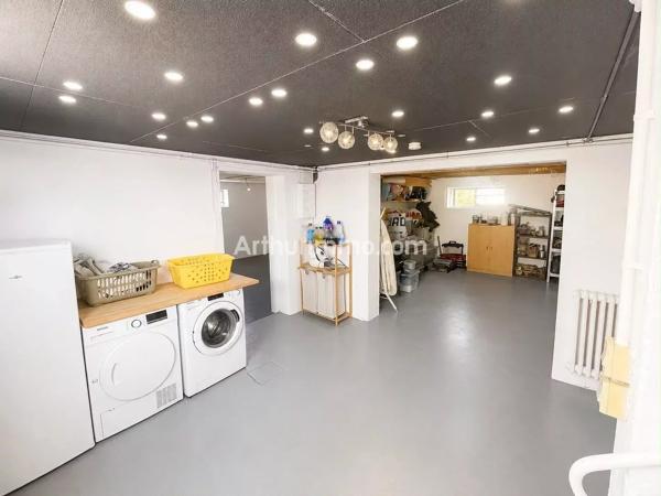 Vente                                                      Maison
                        
                     7 pièces                      189 m2                     à Cousance
