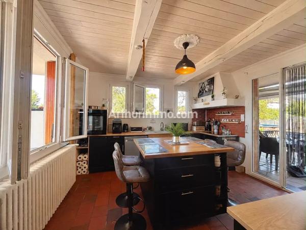 Vente                                                      Maison
                        
                     7 pièces                      189 m2                     à Cousance