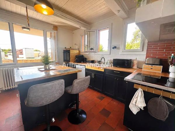 Vente                                                      Maison
                        
                     7 pièces                      189 m2                     à Cousance