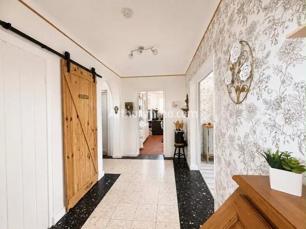 Vente                                                      Maison
                        
                     7 pièces                      189 m2                     à Cousance