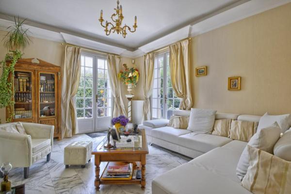 Villa de 220 m² - Piscine & parc paysager de 1 300 m² - Calme absolu à proximité immédiate du centre-ville