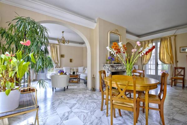 Villa de 220 m² - Piscine & parc paysager de 1 300 m² - Calme absolu à proximité immédiate du centre-ville