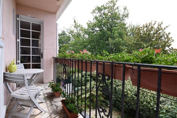 Villa de 220 m² - Piscine & parc paysager de 1 300 m² - Calme absolu à proximité immédiate du centre-ville