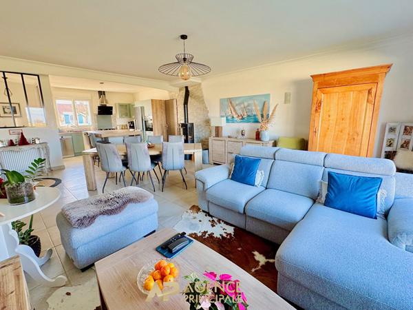 PLAIN-PIED - 3 chambres - Rénovée - St-Xandre €448 000 ** - Référence MR672