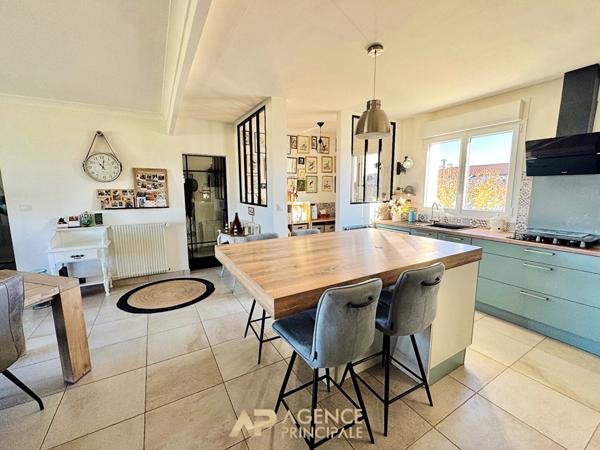 PLAIN-PIED - 3 chambres - Rénovée - St-Xandre €448 000 ** - Référence MR672