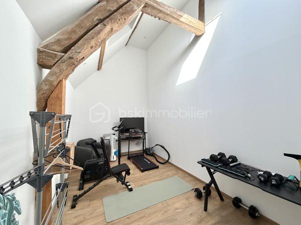 Visite vidéo disponible sur
- ma chaîne YT : Grégory Talbot IMMOBILIER (playlist : Visites filmées)
- FB : Grégory Talbot Immobilier (album : Visites vidéo)
- et sur mon IG : L'immobilier en Normandie (onglet : Réels)

Sur la comune de Cléon 76410,
À deux pas du centre commercial de Tourville-la-Rivière,
À 5 minutes de l'autoroute A13,
À 5 minutes également de la gare SNCF,
Proximité immédiate écoles, commerces, transports, promenades natures...

Installez-vous dans cette superbe maison entièrement rénovée !

Mention spéciale pour les trois très belles chambres à découvrir sur place ou dans la vidéo.

Rénovation de qualité et de bon goût : DPE : C !
Pas d'amiante;
Pas de plomb;
Pas de défauts électriques;
Superbe isolation.

À savoir : il n'y a pas d'extérieur, mais les balades natures sont aux pieds de la maison.

Ne tardez pas !