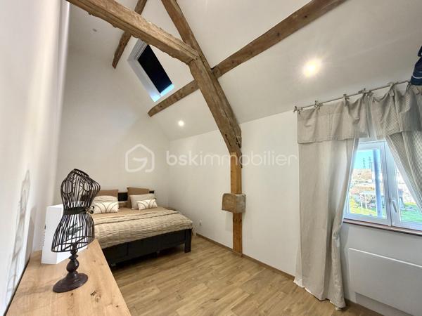 Visite vidéo disponible sur
- ma chaîne YT : Grégory Talbot IMMOBILIER (playlist : Visites filmées)
- FB : Grégory Talbot Immobilier (album : Visites vidéo)
- et sur mon IG : L'immobilier en Normandie (onglet : Réels)

Sur la comune de Cléon 76410,
À deux pas du centre commercial de Tourville-la-Rivière,
À 5 minutes de l'autoroute A13,
À 5 minutes également de la gare SNCF,
Proximité immédiate écoles, commerces, transports, promenades natures...

Installez-vous dans cette superbe maison entièrement rénovée !

Mention spéciale pour les trois très belles chambres à découvrir sur place ou dans la vidéo.

Rénovation de qualité et de bon goût : DPE : C !
Pas d'amiante;
Pas de plomb;
Pas de défauts électriques;
Superbe isolation.

À savoir : il n'y a pas d'extérieur, mais les balades natures sont aux pieds de la maison.

Ne tardez pas !