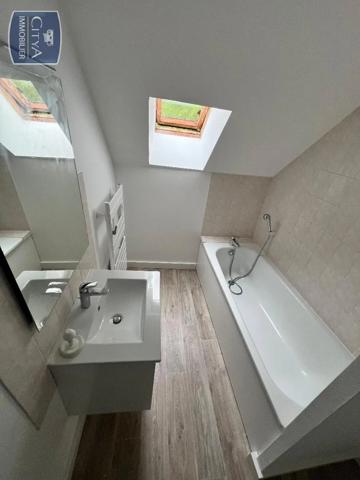 Appartement à louer 2 pièces 66.89m² Mézières-en-Brenne (36290)