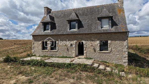 La maison se compose au rez-de-chaussée d'une entrée, d'une cuisine, d'une salle à manger et d'un séjour lumineux avec cheminée, toutes trois bénéficiant d'une vue mer, d'une chambre avec placard intégré, d'une salle d'eau avec WC
A l'étage vous trouverez 4 chambres spacieuses, dont trois avec vue mer, toutes équipées de placards intégrés, idéales pour accueillir une grande famille ou des invités, dont une avec une petite pièce pouvant servir de dressing.
L'étage dispose également d'une salle de bain avec baignoire et d'un WC.

Le tout sur un sous sol de 86 m2 dont deux pièces et un garage de 50 m2 à votre disposition pour plusieurs véhicules.
Vous pourrez profiter de moments de détente sur la terrasse extérieure vue mer très bien exposée (est)
Le terrain offre un espace extérieur agréable avec la possibilité de construire une piscine.
L'étude des sols pour assainissement individuel a été réalisée.
Des travaux de mise aux normes électriques et d'assainissement sont à prévoir (devis réalisés)
Possibilité d'acquisition terrain constructible (devis démolition des bâtis présents réalisé d'environ 1400 m2 (voir vidéo) et une parcelle non constructible de 3000m2 pour terrain d'agrément)

Detached 5-Bedroom House with Stunning Sea Views – Saint-Pol-de-Léon
Built in 1985, this spacious 137sqm home is set on a generous 1,425sqm plot, offering privacy and exceptional potential. Located in the sought-after area of Saint-Pol-de-Léon, this property is perfect for a large family or those seeking a coastal retreat.
Interior Layout
    Ground Floor: A welcoming entrance hall leads to a kitchen, a dining room, and a bright living room with a fireplace. All three rooms boast beautiful sea views. This level also includes a bedroom with a built-in wardrobe and a shower room with a toilet.
    First Floor: A large landing serves 4 spacious bedrooms, three of which offer uninterrupted ocean views. All bedrooms feature built-in closets, and one includes an adjoining small room perfectly suited for a walk-in dressing room. A full bathroom (with bathtub) and a separate toilet complete this floor.
Basement & Parking
The property includes a massive 86sqm basement, featuring two versatile rooms and a 50sqm garage that can easily accommodate multiple vehicles.
Exterior & Potential
Outdoor Living: Enjoy the outdoors on the well-exposed (East-facing) terrace with sea views, ideal for morning coffee.
The Grounds: The expansive garden offers plenty of space and the possibility to install a swimming pool.
Technical Note: A soil study for an individual sanitation system has already been conducted.
Modernization & Works
Please note that some updating is required to bring the electricity and sanitation systems up to current standards. For your peace of mind, comprehensive quotes have already been provided by two reputable local companies