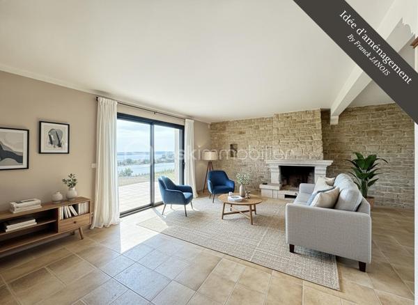 La maison se compose au rez-de-chaussée d'une entrée, d'une cuisine, d'une salle à manger et d'un séjour lumineux avec cheminée, toutes trois bénéficiant d'une vue mer, d'une chambre avec placard intégré, d'une salle d'eau avec WC
A l'étage vous trouverez 4 chambres spacieuses, dont trois avec vue mer, toutes équipées de placards intégrés, idéales pour accueillir une grande famille ou des invités, dont une avec une petite pièce pouvant servir de dressing.
L'étage dispose également d'une salle de bain avec baignoire et d'un WC.

Le tout sur un sous sol de 86 m2 dont deux pièces et un garage de 50 m2 à votre disposition pour plusieurs véhicules.
Vous pourrez profiter de moments de détente sur la terrasse extérieure vue mer très bien exposée (est)
Le terrain offre un espace extérieur agréable avec la possibilité de construire une piscine.
L'étude des sols pour assainissement individuel a été réalisée.
Des travaux de mise aux normes électriques et d'assainissement sont à prévoir (devis réalisés)
Possibilité d'acquisition terrain constructible (devis démolition des bâtis présents réalisé d'environ 1400 m2 (voir vidéo) et une parcelle non constructible de 3000m2 pour terrain d'agrément)

Detached 5-Bedroom House with Stunning Sea Views – Saint-Pol-de-Léon
Built in 1985, this spacious 137sqm home is set on a generous 1,425sqm plot, offering privacy and exceptional potential. Located in the sought-after area of Saint-Pol-de-Léon, this property is perfect for a large family or those seeking a coastal retreat.
Interior Layout
    Ground Floor: A welcoming entrance hall leads to a kitchen, a dining room, and a bright living room with a fireplace. All three rooms boast beautiful sea views. This level also includes a bedroom with a built-in wardrobe and a shower room with a toilet.
    First Floor: A large landing serves 4 spacious bedrooms, three of which offer uninterrupted ocean views. All bedrooms feature built-in closets, and one includes an adjoining small room perfectly suited for a walk-in dressing room. A full bathroom (with bathtub) and a separate toilet complete this floor.
Basement & Parking
The property includes a massive 86sqm basement, featuring two versatile rooms and a 50sqm garage that can easily accommodate multiple vehicles.
Exterior & Potential
Outdoor Living: Enjoy the outdoors on the well-exposed (East-facing) terrace with sea views, ideal for morning coffee.
The Grounds: The expansive garden offers plenty of space and the possibility to install a swimming pool.
Technical Note: A soil study for an individual sanitation system has already been conducted.
Modernization & Works
Please note that some updating is required to bring the electricity and sanitation systems up to current standards. For your peace of mind, comprehensive quotes have already been provided by two reputable local companies