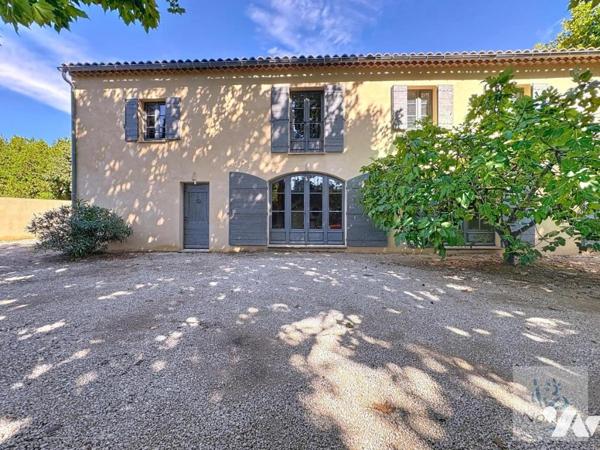 Saint-Rémy-de-Provence - Mas de 17 pièces - 423,91 m²