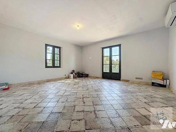 Saint-Rémy-de-Provence - Mas de 17 pièces - 423,91 m²