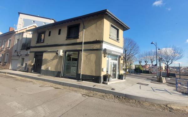 Immeuble à vendre    7 pièces • 216,18 m2 Villeurbanne