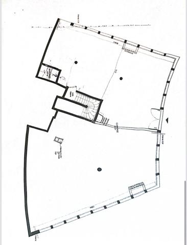 Dans un secteur recherché de Boulogne-Billancourt, au rez-de-chaussée d’un immeuble récent, je vous propose à louer ce local d’exception d’une superficie d’environ 421 m².

Bénéficiant d’une excellente visibilité et d’un flux de clientèle régulier, ce local offre un fort potentiel d’exploitation. Il conviendra parfaitement à un laboratoire d’analyses médicales, une salle de sport, un supermarché, une enseigne nationale, un commerce spécialisé, un showroom, un centre de formation ou toute autre activité recevant du public.

Le local bénéficie :
• d’une configuration fonctionnelle sur 2 niveaux,
• d’un emplacement stratégique,
• d’un environnement commercial dynamique,
Le tout dans un immeuble récent répondant aux standards actuels.

Location mensuelle : 13 500 euros HC 
Montant des charges mensuelles : 300 euros

📞 Dossier complet et informations sur demande

N’hésitez pas à me contacter pour échanger sur ce bien & organiser une visite.