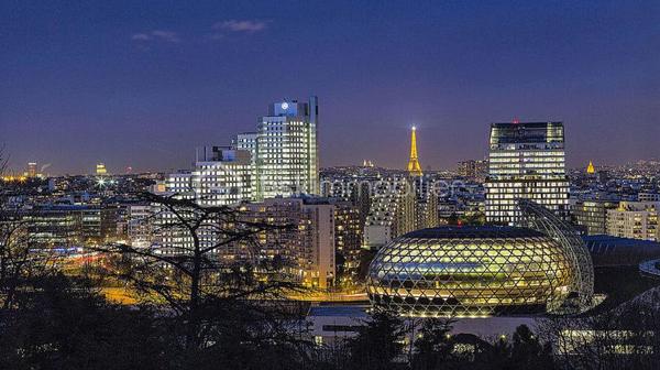 Dans un secteur recherché de Boulogne-Billancourt, au rez-de-chaussée d’un immeuble récent, je vous propose à louer ce local d’exception d’une superficie d’environ 421 m².

Bénéficiant d’une excellente visibilité et d’un flux de clientèle régulier, ce local offre un fort potentiel d’exploitation. Il conviendra parfaitement à un laboratoire d’analyses médicales, une salle de sport, un supermarché, une enseigne nationale, un commerce spécialisé, un showroom, un centre de formation ou toute autre activité recevant du public.

Le local bénéficie :
• d’une configuration fonctionnelle sur 2 niveaux,
• d’un emplacement stratégique,
• d’un environnement commercial dynamique,
Le tout dans un immeuble récent répondant aux standards actuels.

Location mensuelle : 13 500 euros HC 
Montant des charges mensuelles : 300 euros

📞 Dossier complet et informations sur demande

N’hésitez pas à me contacter pour échanger sur ce bien & organiser une visite.